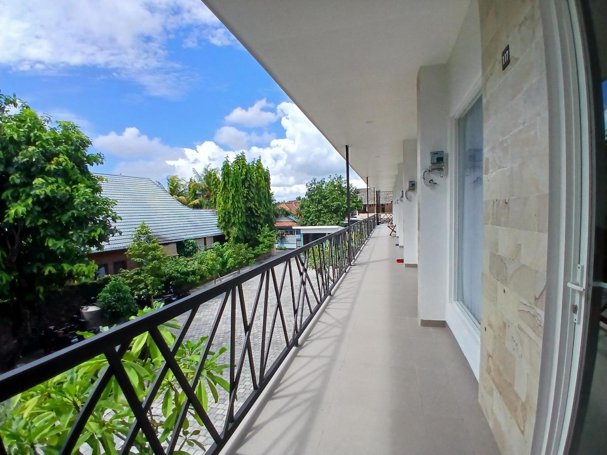 Zavana Rooms & Restaurant Tanjungkarang Exterior photo