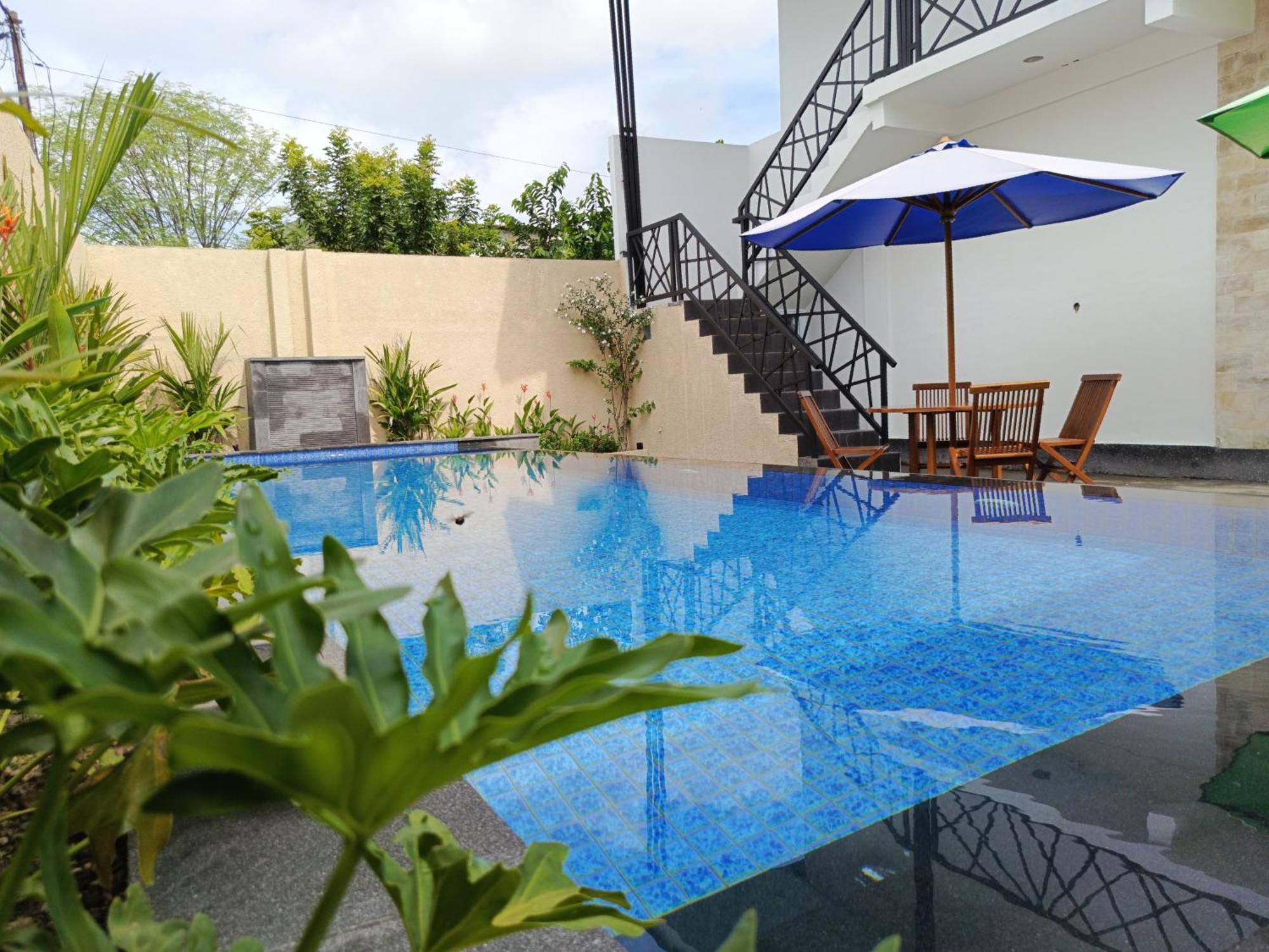 Zavana Rooms & Restaurant Tanjungkarang Exterior photo